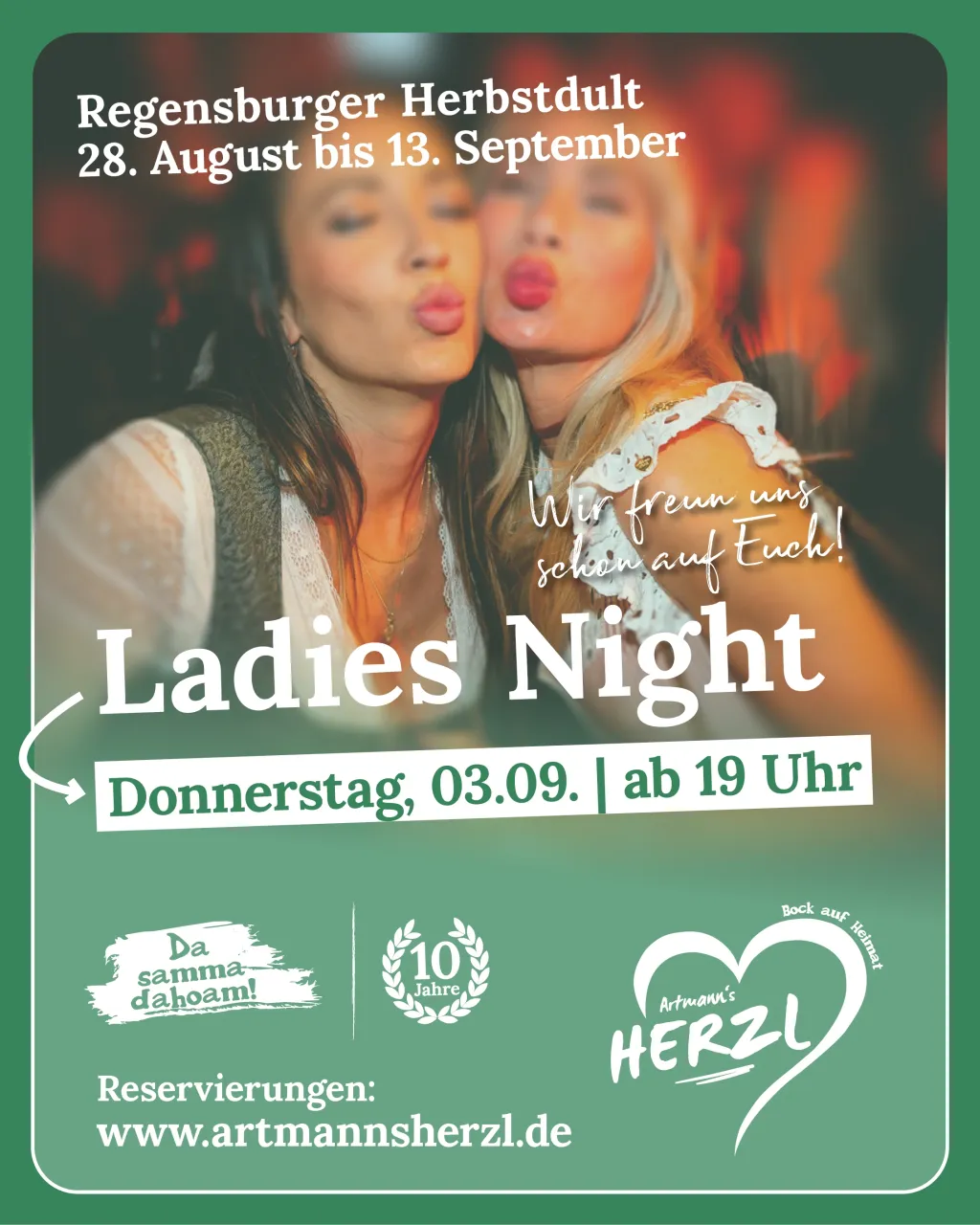 Plakat für die Ladies Night am Donnerstag, 03.09. ab 19 Uhr: zwei Frauen im Dirndl formen einen Kussmund in die Kamera