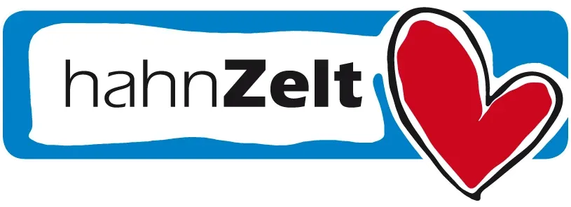 Logo des Hahn Zelts mit dem Schriftzug „hahnZelt“, blauem Rahmen und rotem Herz