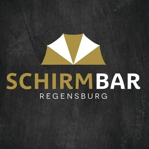 Logo der Schirmbar Regensburg mit goldenem Schirm über dem Schriftzug „SCHIRMBAR REGENSBURG“ auf dunklem Tafelhintergrund